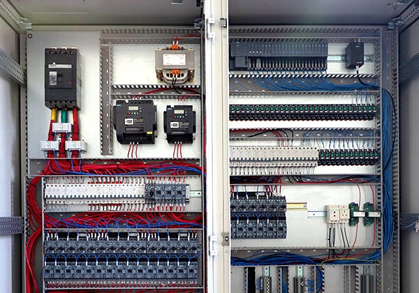 多效蒸发器自控柜实拍 多效蒸发器自控柜实拍