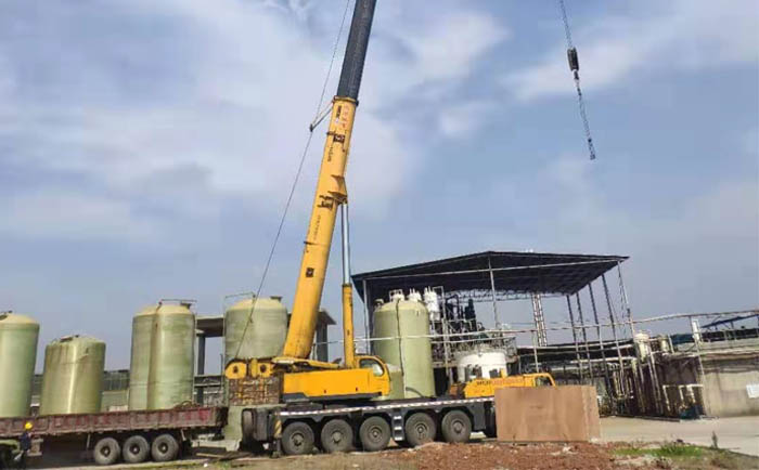 硫酸钠三效蒸发器安装现场 硫酸钠三效蒸发器安装现场